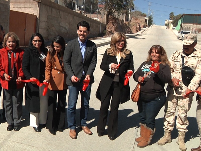 Inauguran calle pavimentada en Jardines de laMontaña