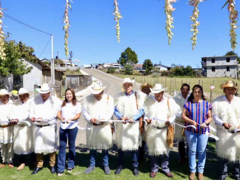 Inauguran caminos en el municipio de Chamula