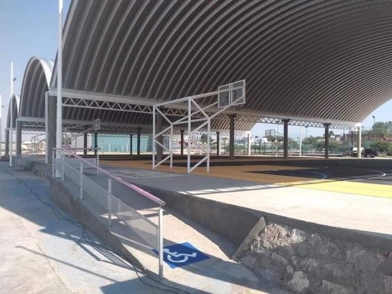 Inauguran canchas en Polideportivo 