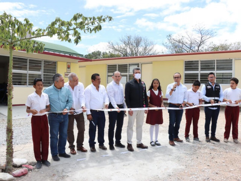 Inauguran en Suchiapa vialidades y aulas escolares