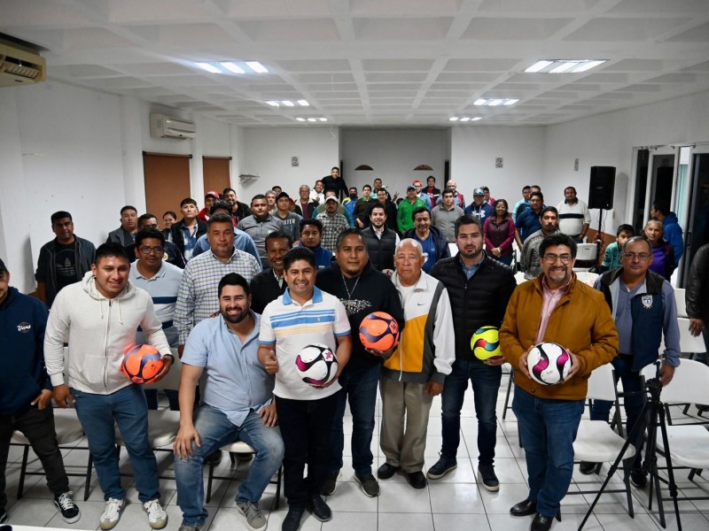 Inauguran liga amateur de Fútbol en Tuxpan