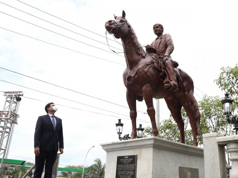 Inauguran monumento al 