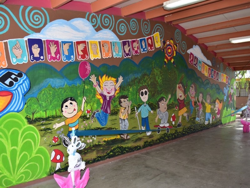 Inauguran mural “Una Fiesta de la Inclusión”