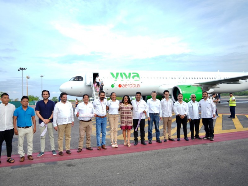 Inauguran nueva ruta aérea Puerto Escondido-Monterrey