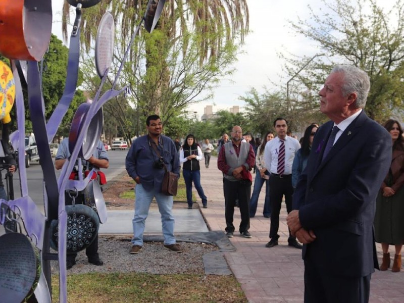 Inauguran plaza de la mujer