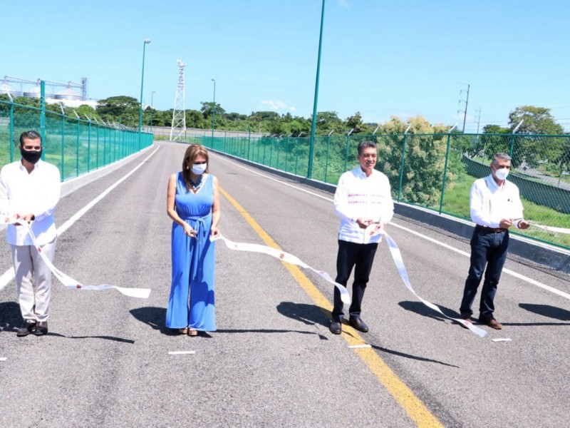 Inauguran rehabilitación de puente afectado