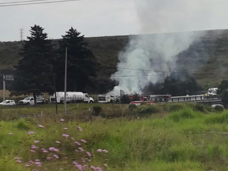 Incendia de tráiler paralizó parcialmente la Toluca-Atlacomulco