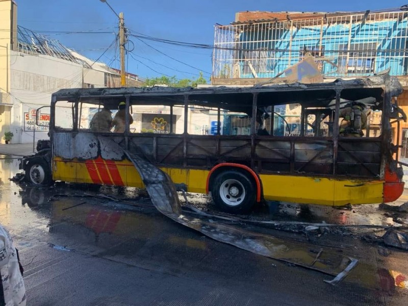 Incendian camión que había sido robado en Acapulco