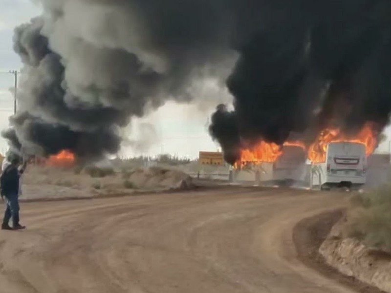 Incendian camiones cerca de la mina Fresnillo en Caborca