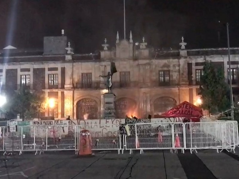 Incendian la legislatura mexiquense