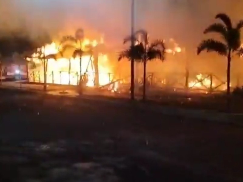 Incendian restaurante de mariscos en Villa de Álvarez