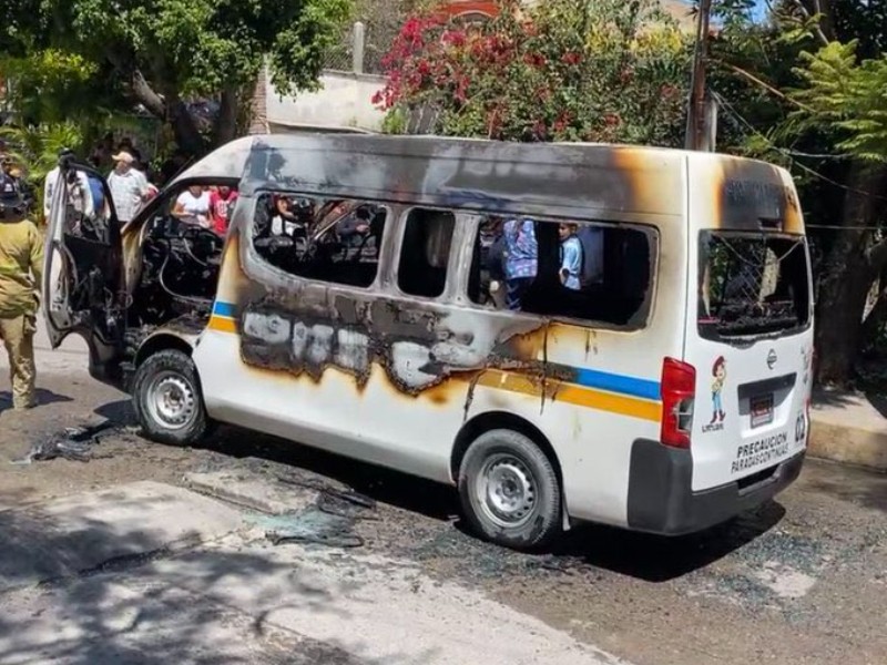 Incendian tres unidades del transporte público en Chilpancingo; hay dos heridos