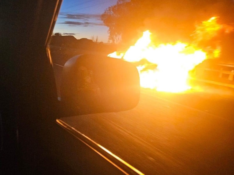 Incendian vehículos en carretera de Zacatecas
