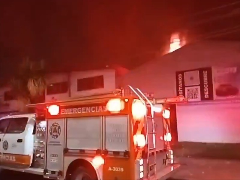 Incendio acaba con taller mecánico