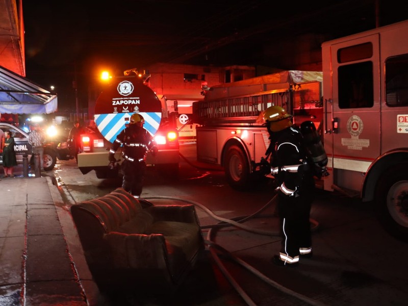 incendio afecta vivienda en la colonia Emiliano Zapata de Zapopan