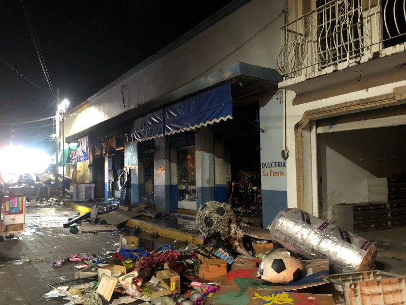 Incendio afectó tres inmuebles en centro de Tepic