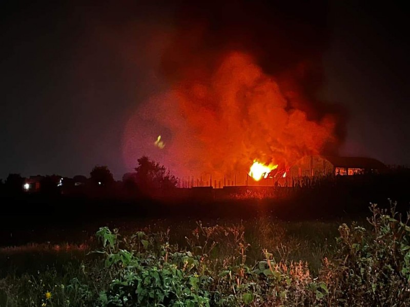 Incendio arrasa con fábrica en Tlaxcala
