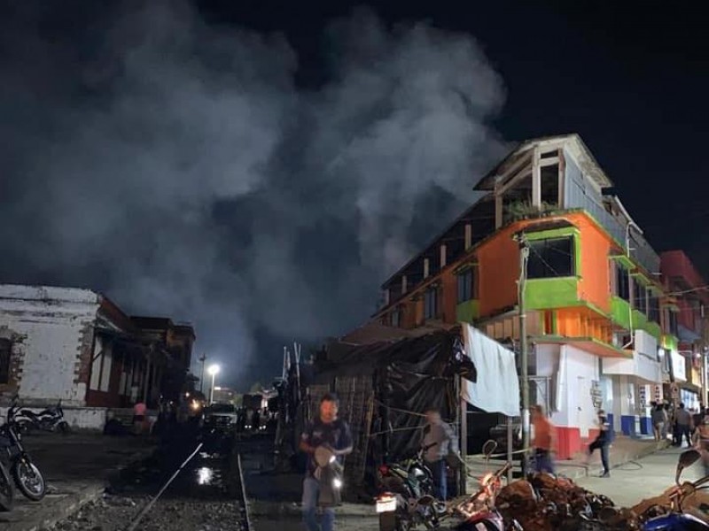 Incendio arrasa con locales del centro de Huixtla