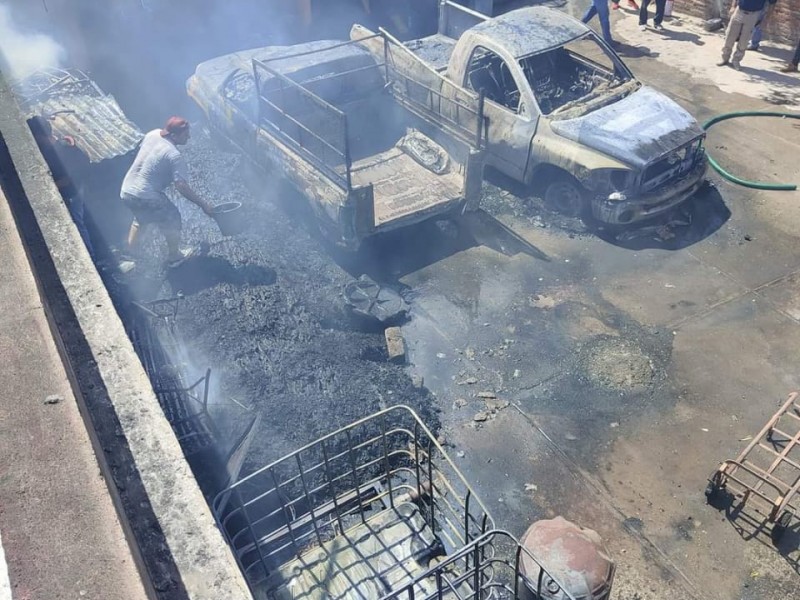 Incendio arrasa con oficinas y camionetas del municipio de Comitancillo