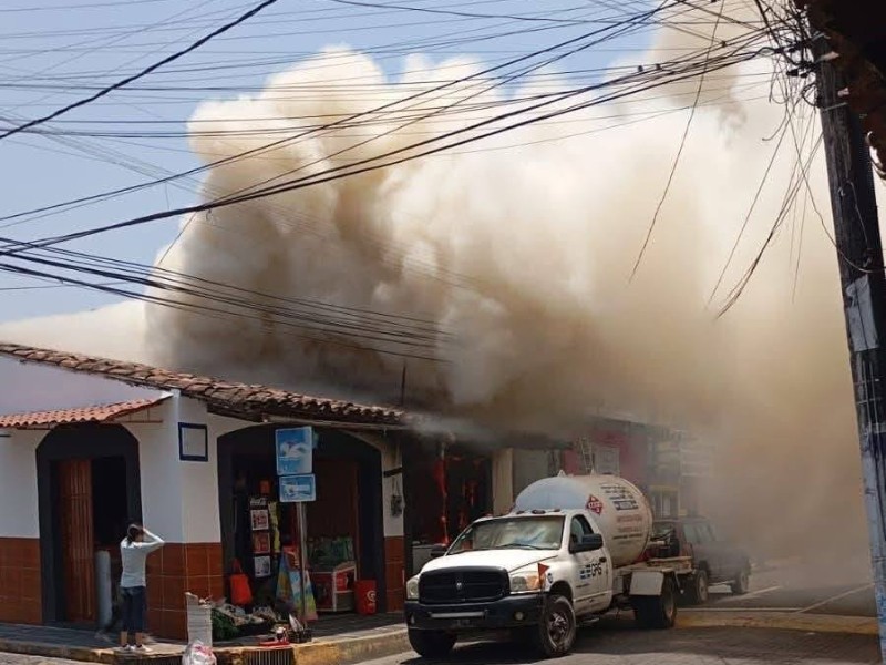 Incendio causó alarma en Teocelo, hay tres lesionados