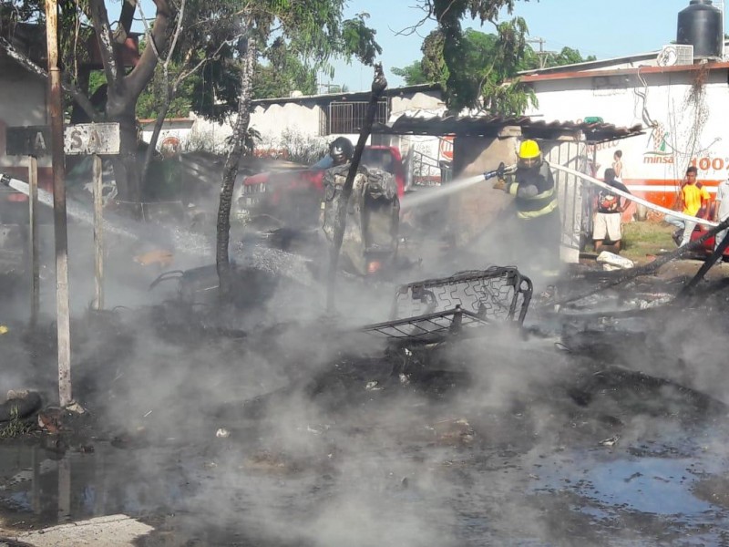 Incendio consume a Vulcanizadora