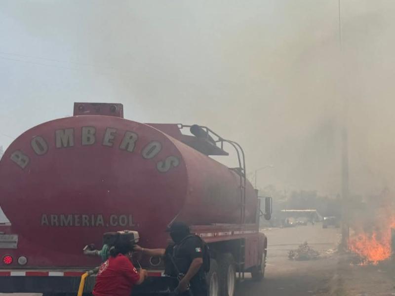Incendio consume aserradero en la comunidad de Cuyutlán; pérdida total
