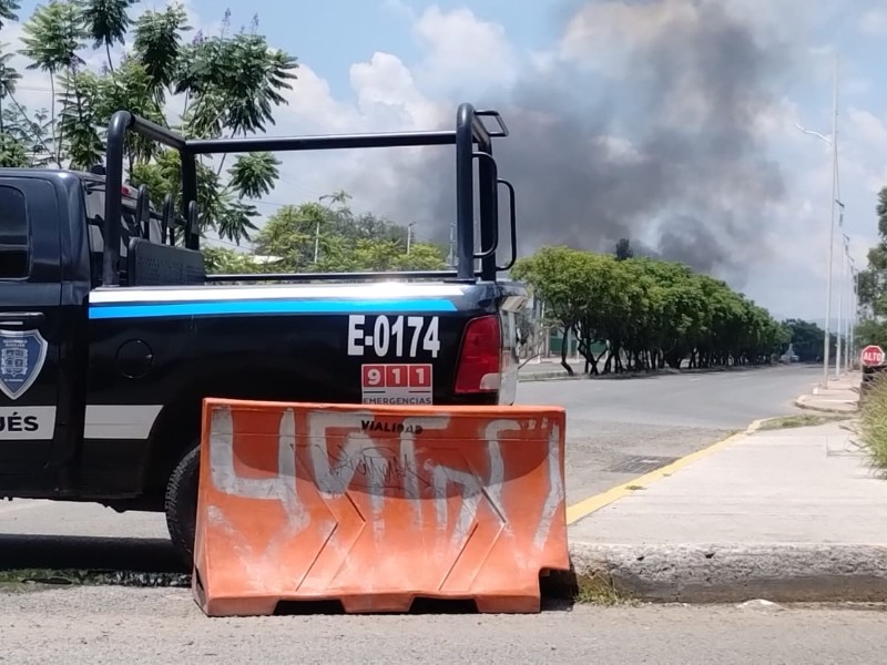 Incendio consume bodega recicladora en parque industrial La Cruz