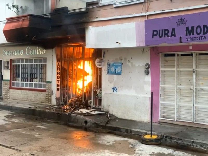 Incendio consume comercios en Cintalapa