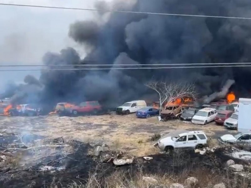 Incendio consume corralón en Rinconada