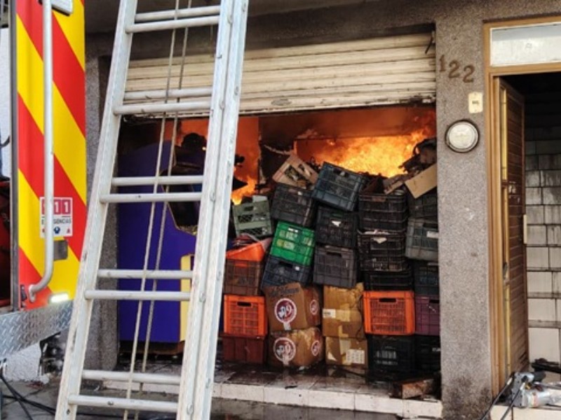 Incendio consume edificio en La Piedad