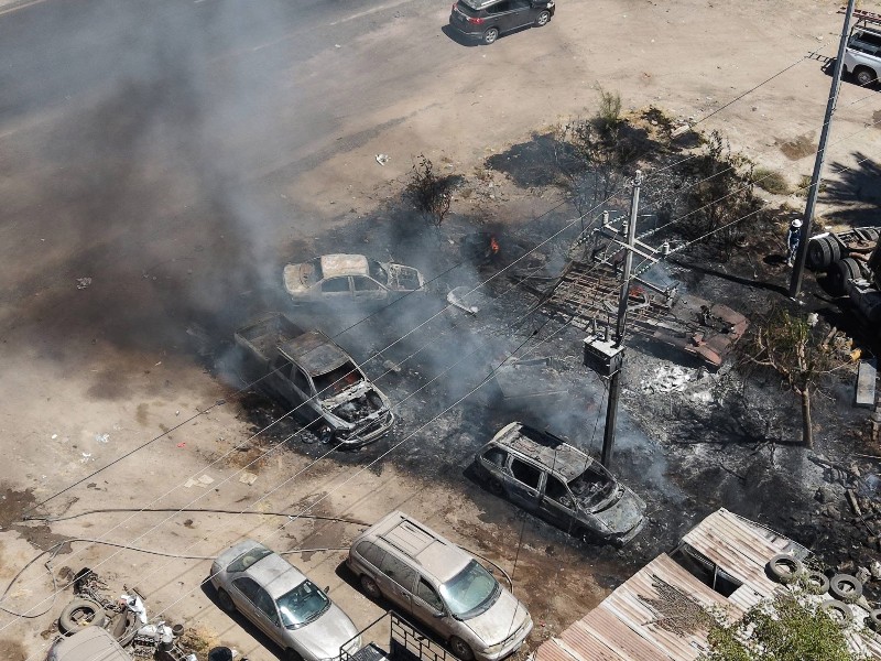 Incendio consume llantera y taller mecánico en el Carrizo