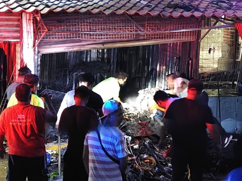 Incendio consume local comercial en Tehuantepec; no hay lesionados