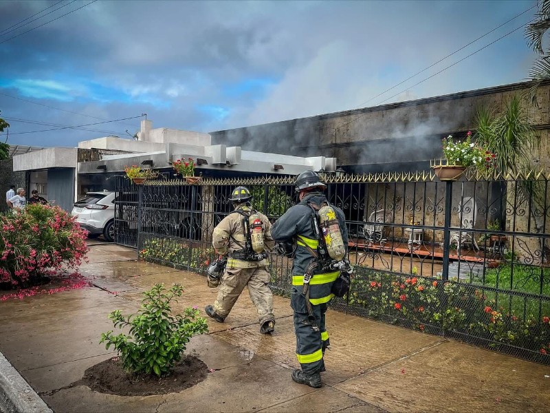 Incendio consume vivienda del exalcalde Jaime Ibarra en Los Mochis