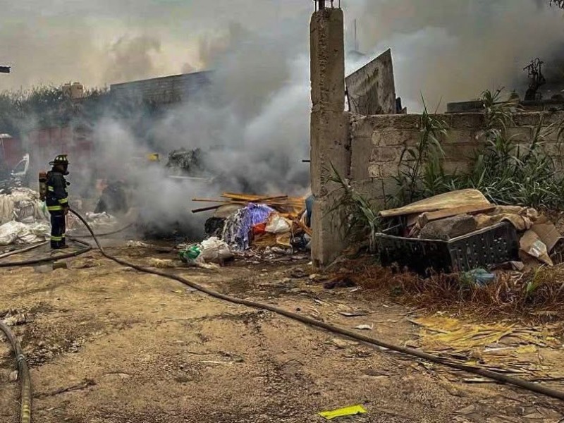 Incendio consumió recicladora en la Piedad
