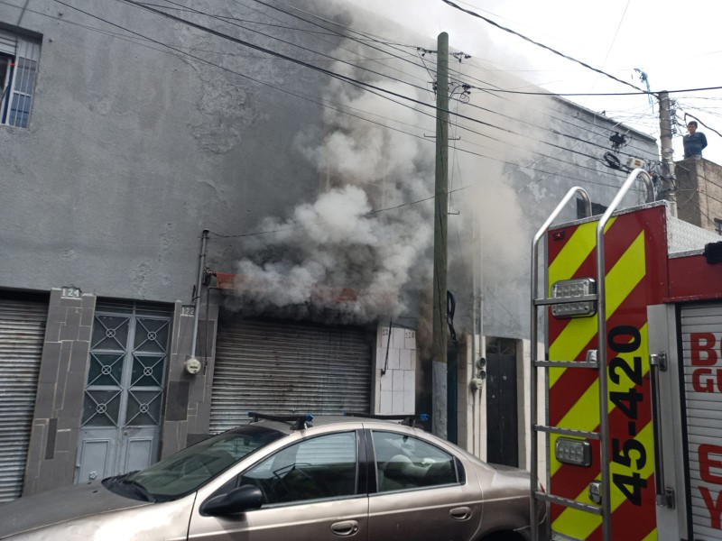 Incendio daña vecindad de San Juan de Dios