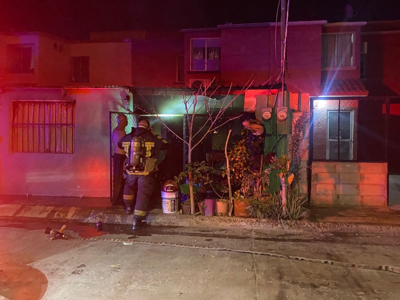 Incendio de árbol de navidad puso en riesgo a una familia