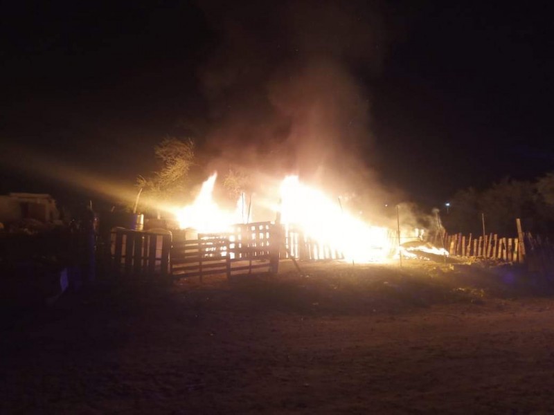 Incendio de casa habitación en ampliación Manuel Márquez de León