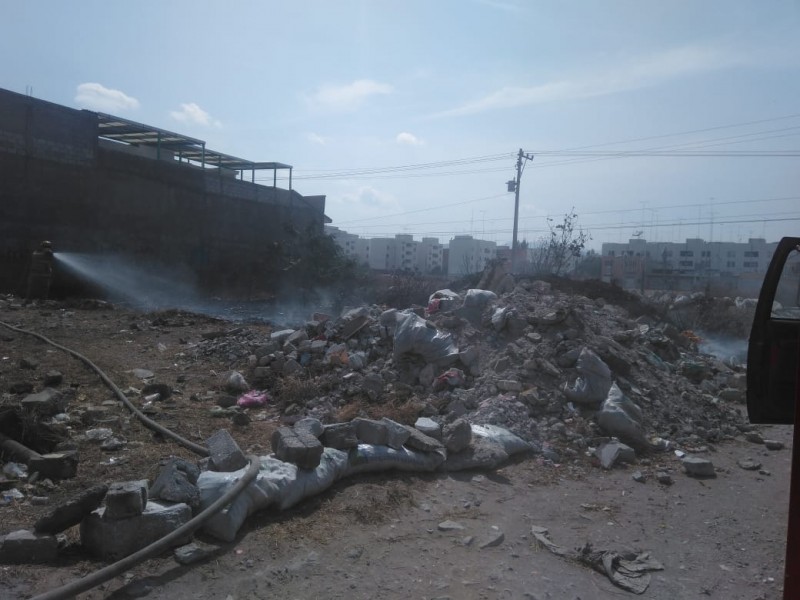 Incendio de maleza moviliza a bomberos