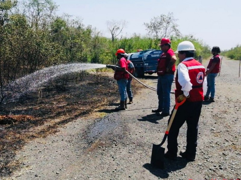 Incendio de pastizal en Cerro Azul