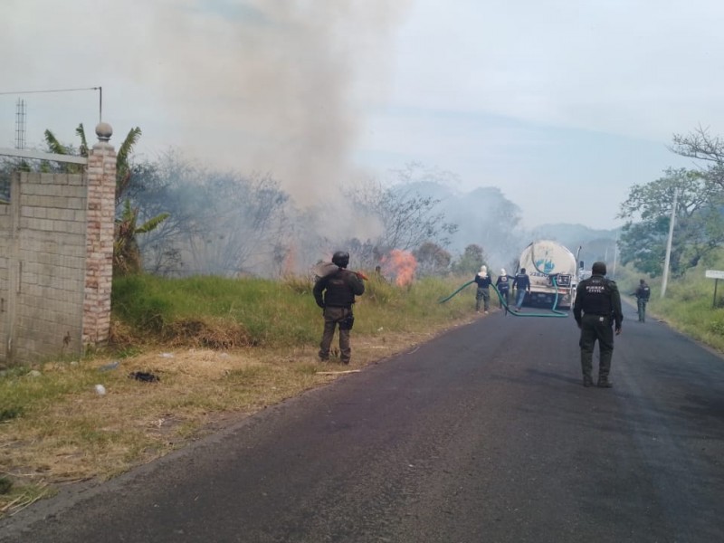 Incendio de pastizal en la Xalapa-Alto Lucero