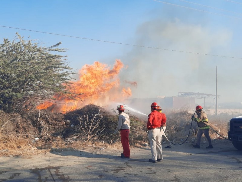 Incendio de pastizales fuera de control