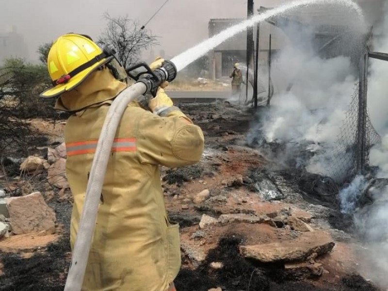 Se provocó incendio de tejas con llantas en Guadalupe: PC