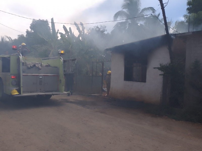 Incendio de vivienda en San José Ixtapa