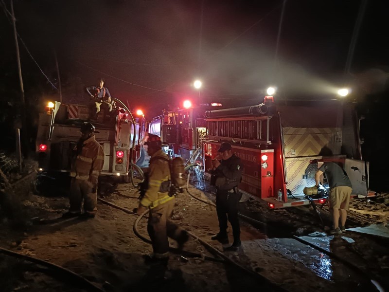 Incendio de viviendas en Cabo San Lucas a punto de cobrar vidas