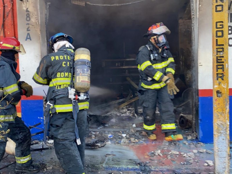 Incendio deja 5 lesionados en Tlaquepaque