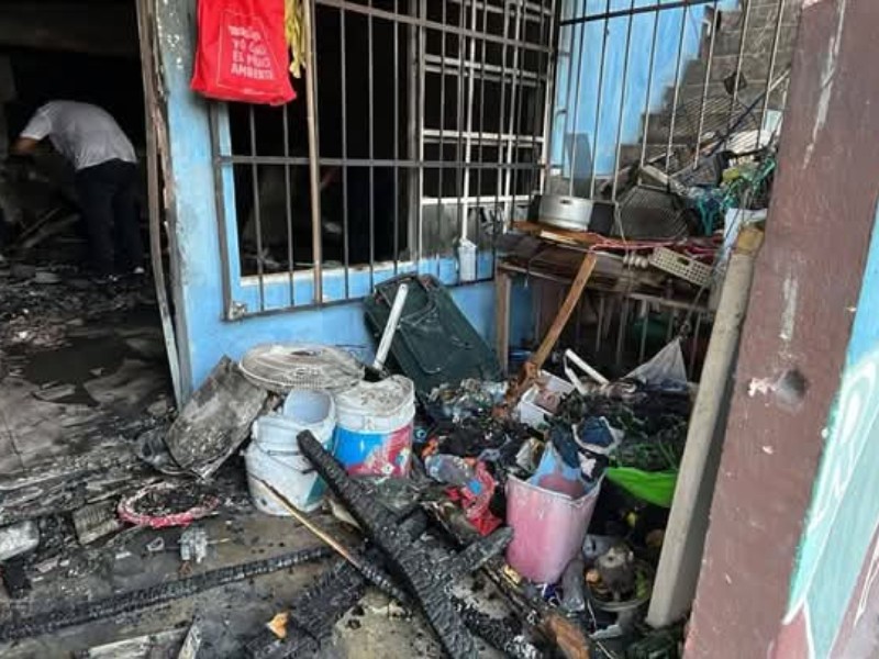 Incendio destruye vivienda en Lomas del Ángel, Veracruz