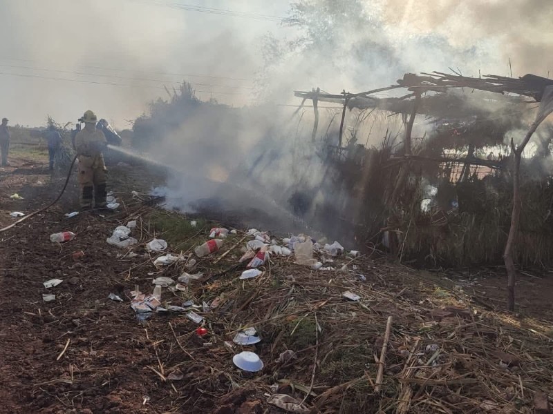 Incendio devora cocinitas tradicionales en La Escalera Huatabampo