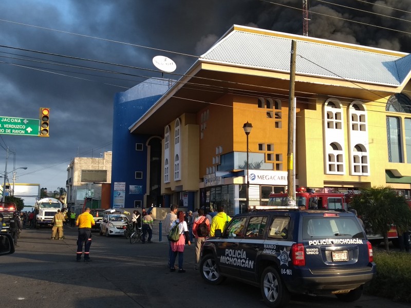 Incendio en almacén de Megacable, no afecta servicio