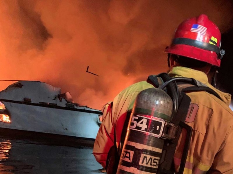 Incendio en barco: 4 muertos y 30 desaparecidos