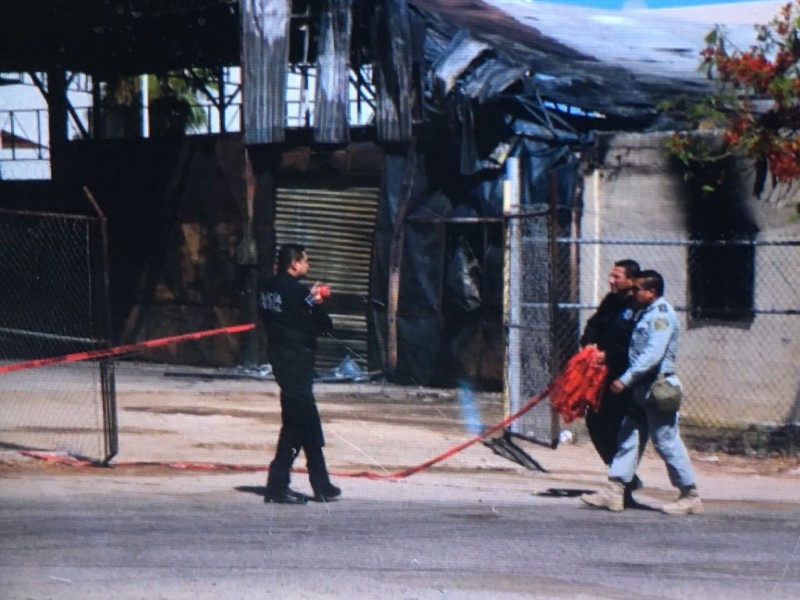 Incendio en bodega de presuntos huachicoleros